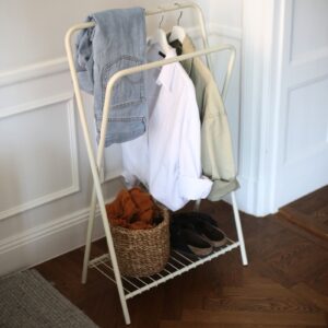 Klädställning Repo Beige.