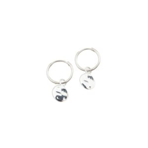 Örhängen Minimalistica Hammered Silver.
