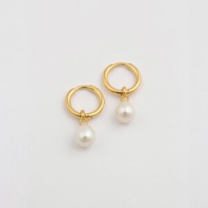 Örhängen Treasure Pearl Hoops Guld.
